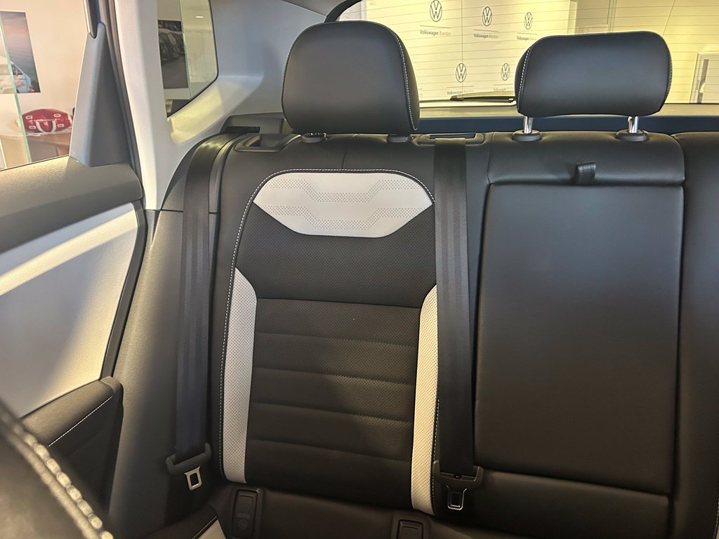 New 2026 Volkswagen Taos SEL AWD/4WD image 12