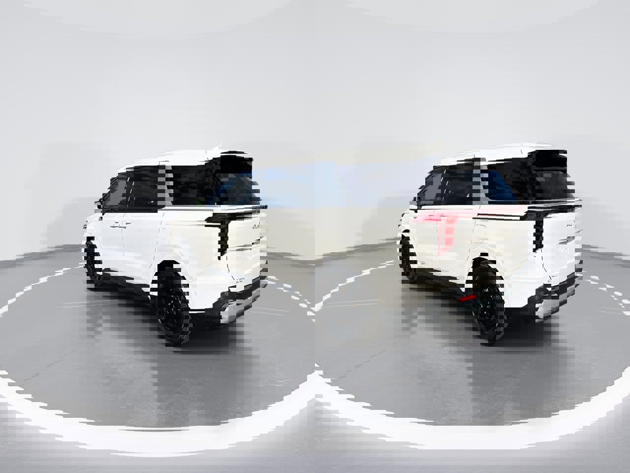 Used 2025 Kia Carnival image 6