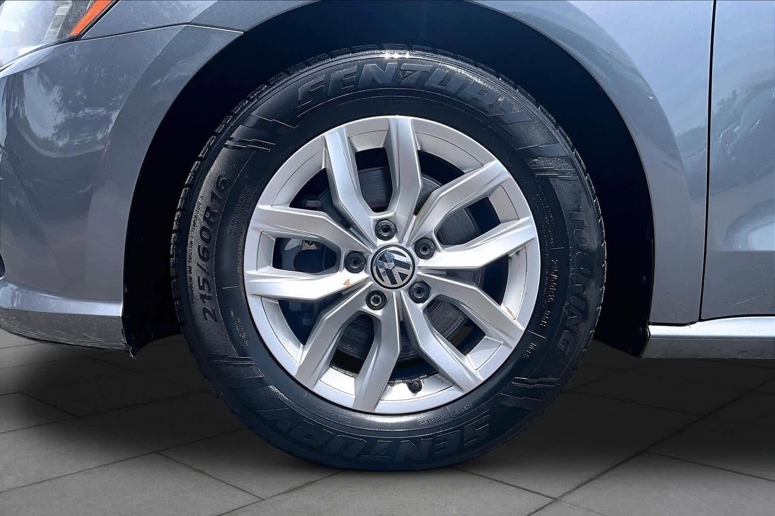 Used 2018 Volkswagen Passat 2.0T S w/ Driver Assistance Package FWD image 11