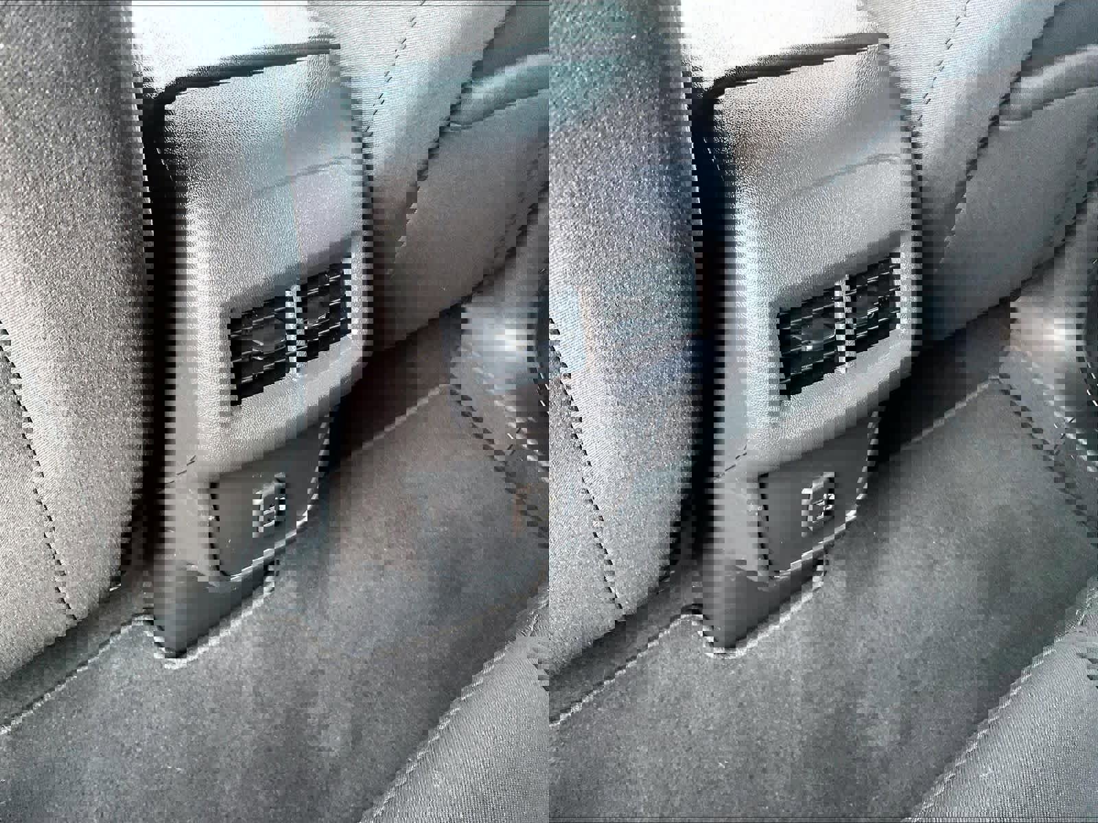 Used 2023 Chevrolet Equinox LT image 28