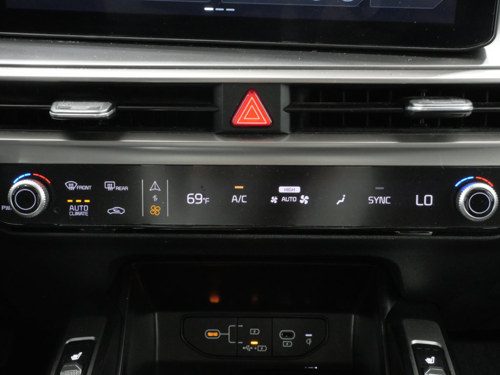 Used 2024 Kia Sorento S FWD image 19