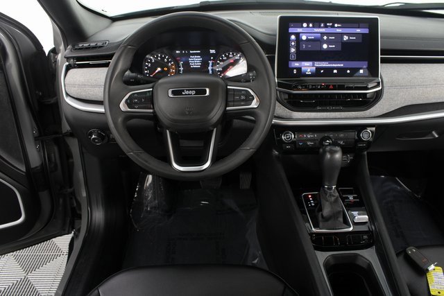 Used 2023 Jeep Compass Latitude image 10