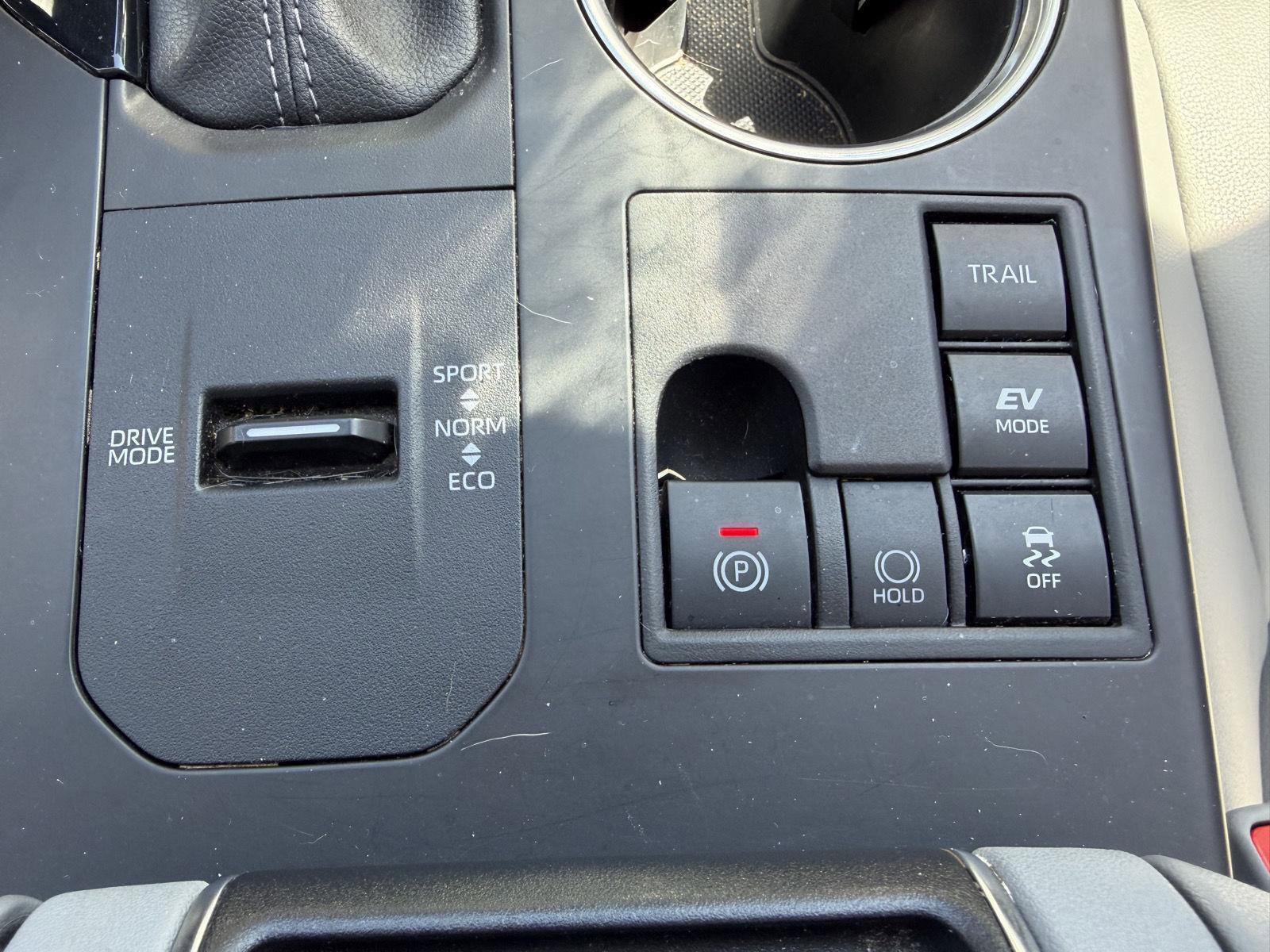 Used 2024 Toyota Highlander XLE AWD/4WD image 30