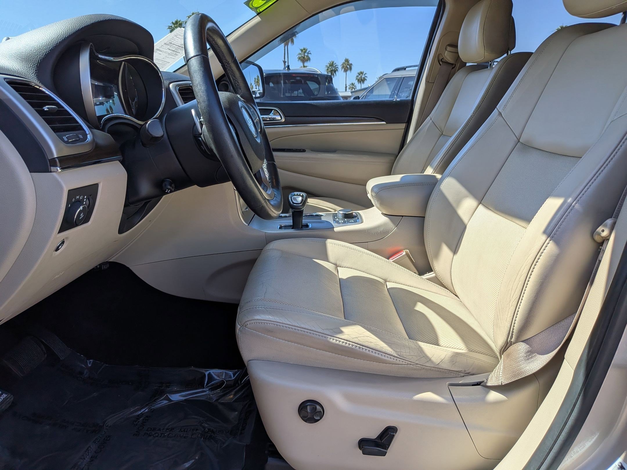 Used 2015 Jeep Grand Cherokee Limited w/ Luxury Group II AWD/4WD image 21