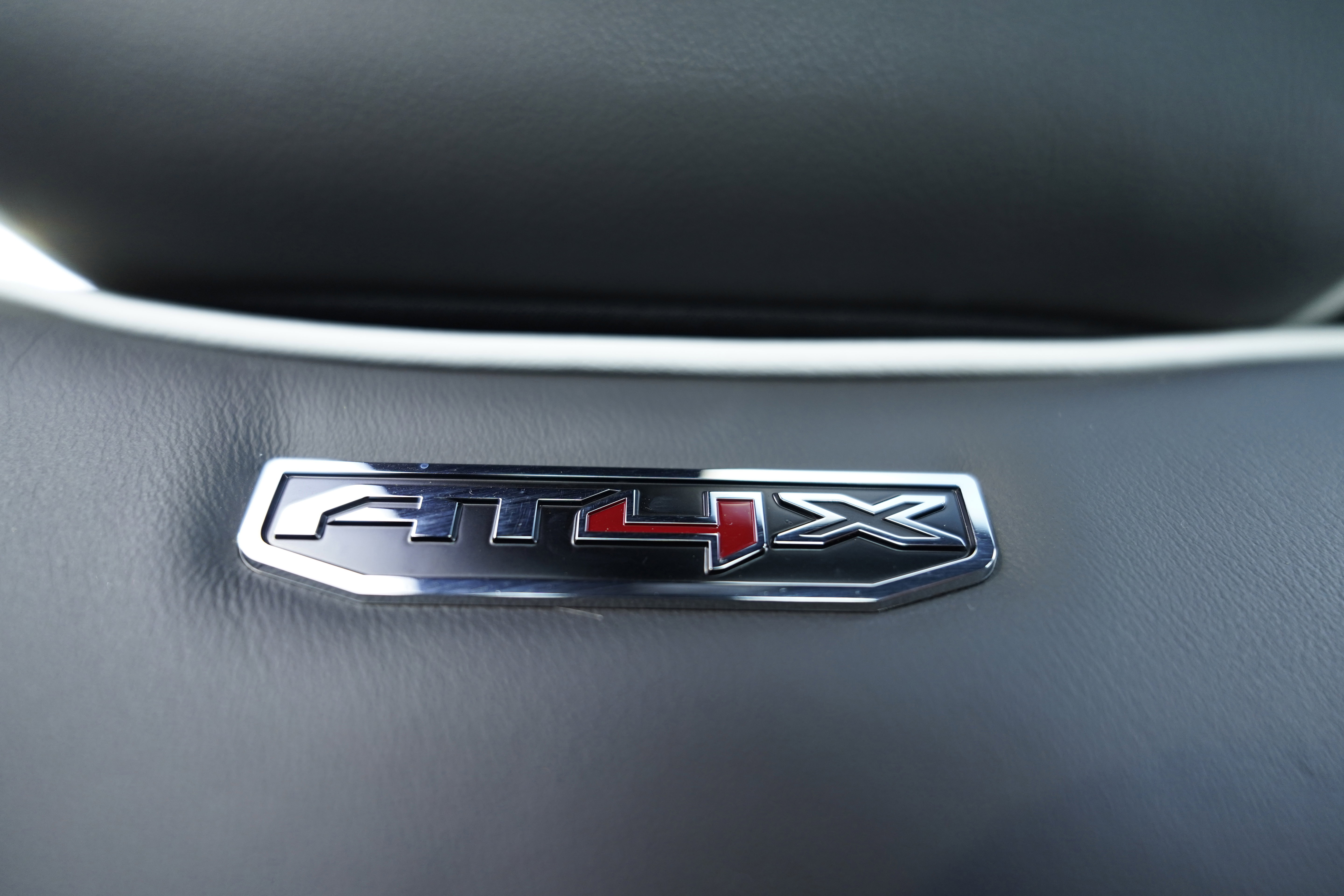 Used 2025 GMC Sierra 2500 AT4X image 9