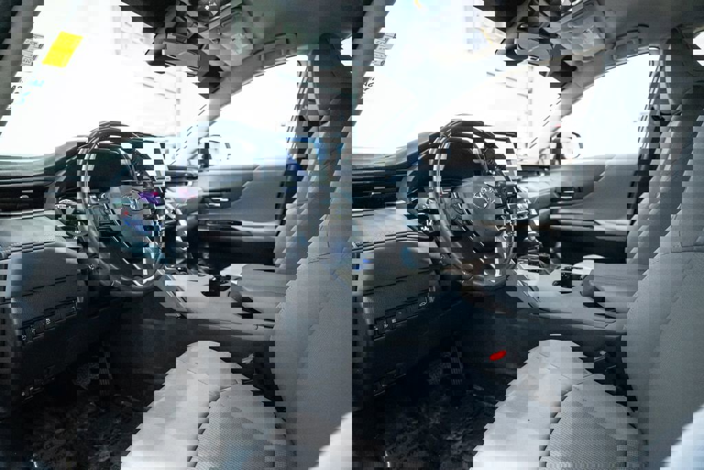 Used 2023 Toyota Venza LE image 4