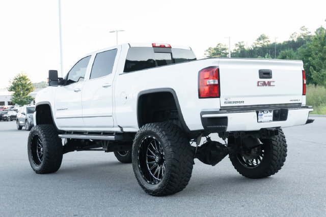 Used 2017 GMC Sierra 2500 Denali w/ Duramax Plus Package AWD/4WD image 9