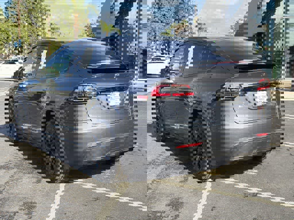 Used 2022 Tesla Model X Plaid image 4