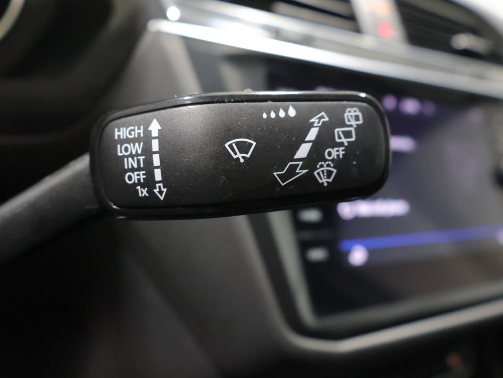 Used 2020 Volkswagen Tiguan SE AWD/4WD image 37