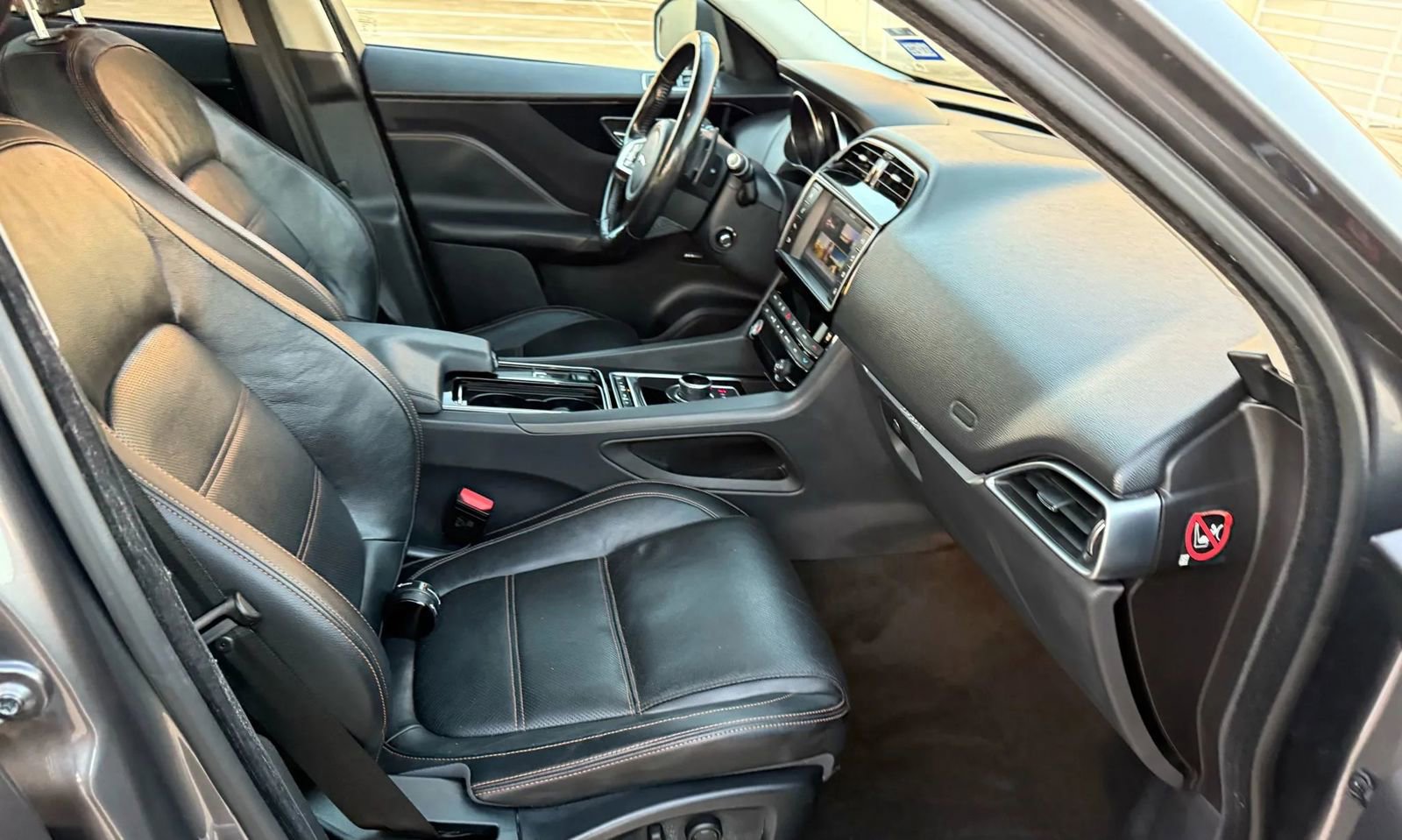 Used 2018 Jaguar F-PACE Prestige image 19