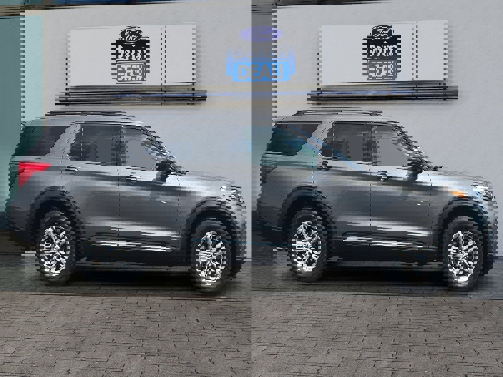 Certified 2022 Ford Explorer XLT w/ Equipment Group 202A image 2