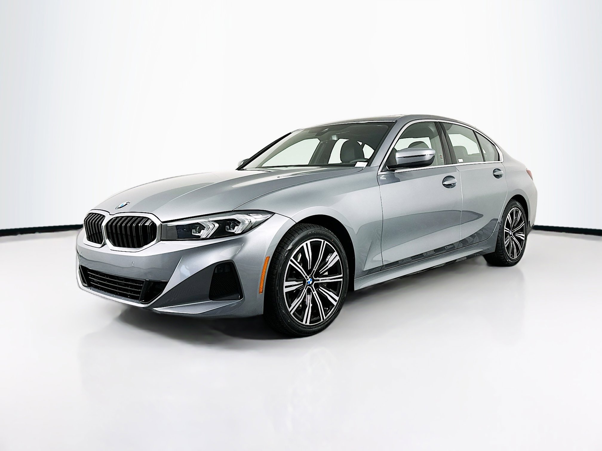 Used 2025 BMW 330i xDrive Sedan w/ Convenience Package image 3