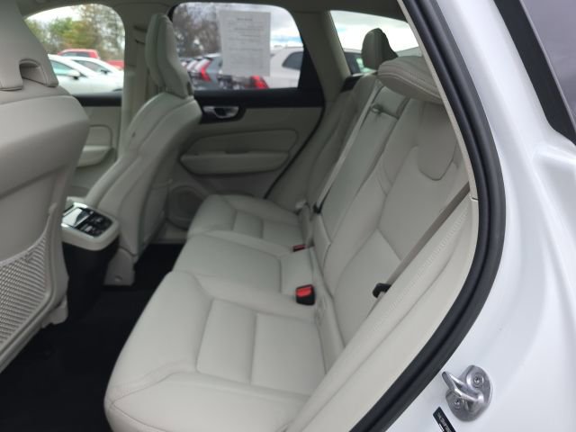 Certified 2023 Volvo XC60 B5 Ultimate w/ Climate Package image 15