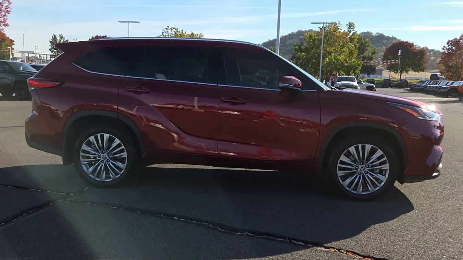 Used 2022 Toyota Highlander Platinum AWD/4WD image 9