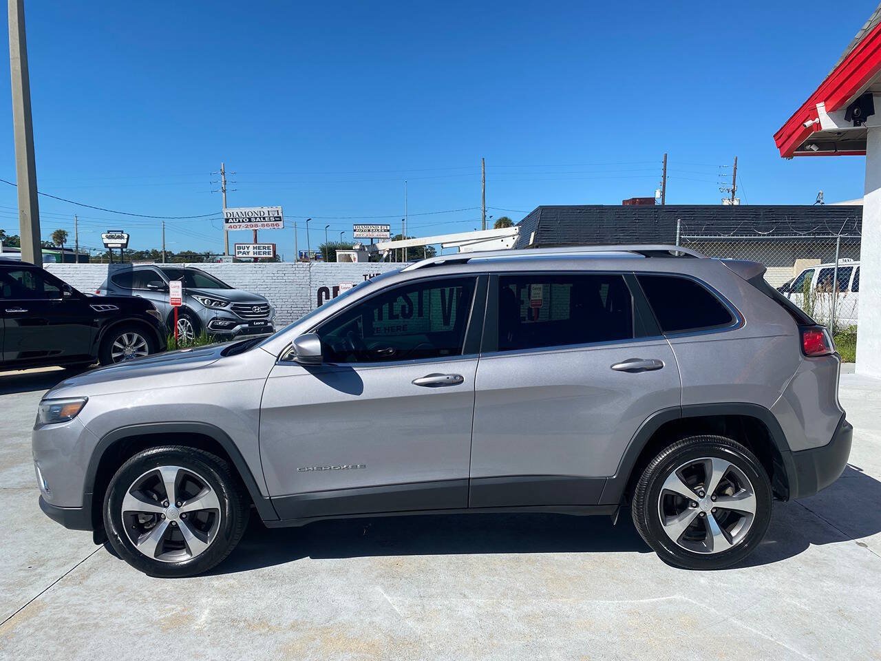Used 2019 Jeep Cherokee Limited FWD image 4