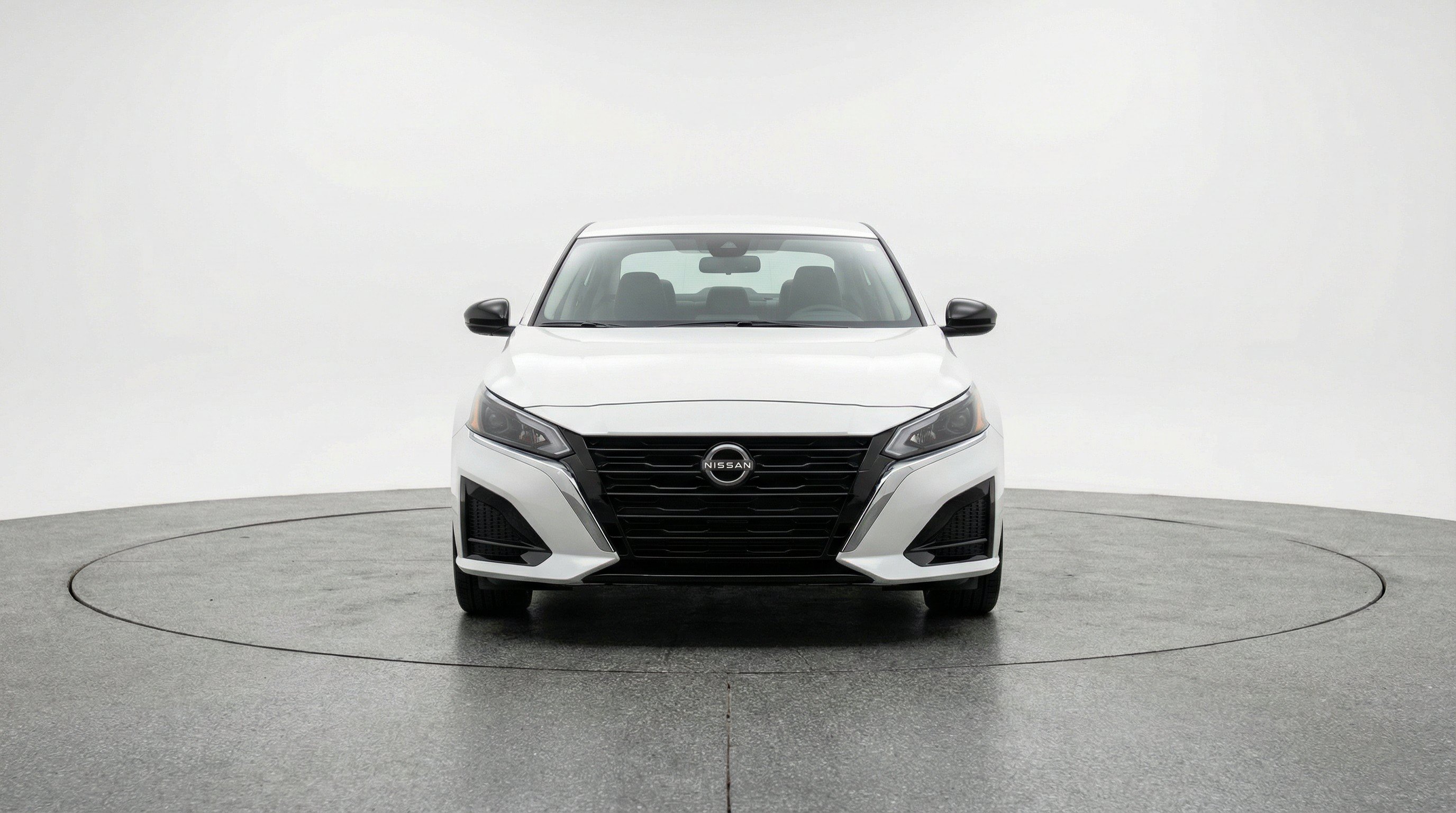 Used 2025 Nissan Altima 2.5 SV FWD image 2