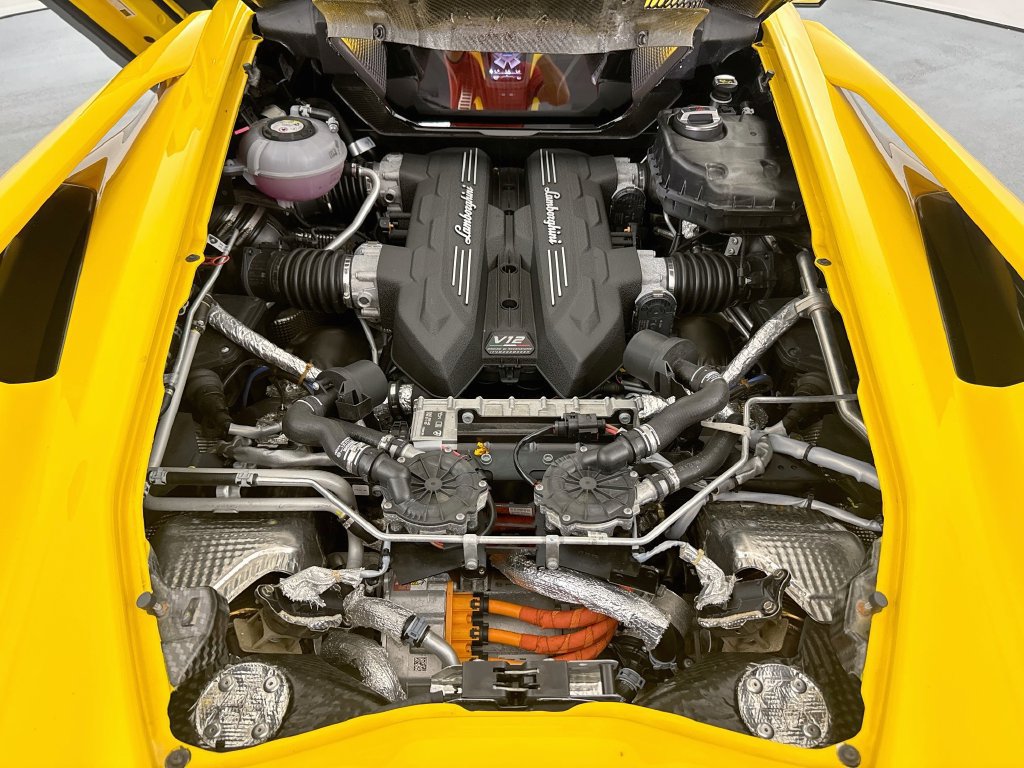 Used 2024 Lamborghini Revuelto AWD/4WD image 31