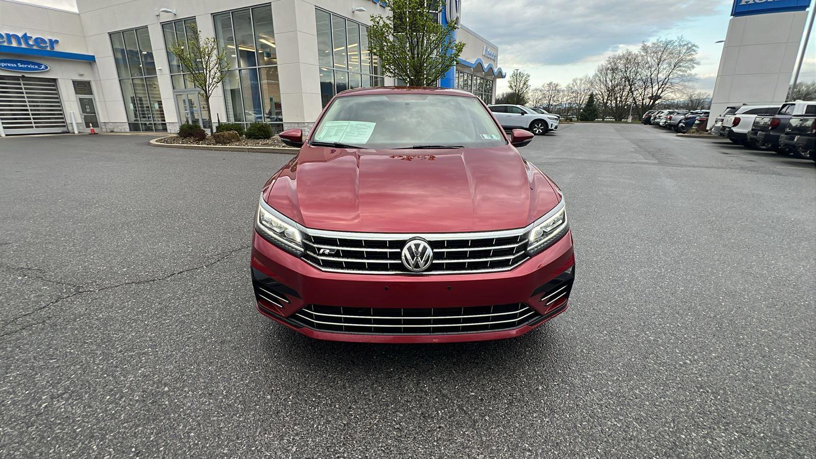 Used 2017 Volkswagen Passat 1.8T R-Line w/ R-Line Lighting Package image 9