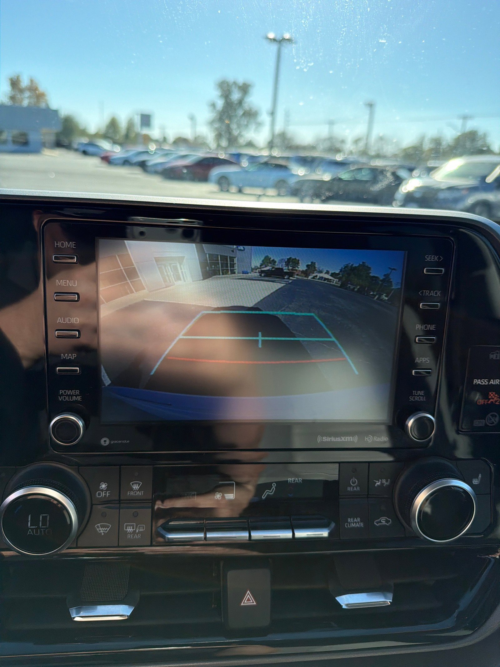 Used 2021 Toyota Highlander XLE image 18