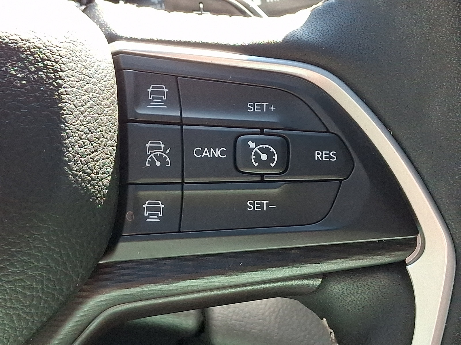 Used 2023 Jeep Grand Cherokee Altitude AWD/4WD image 22
