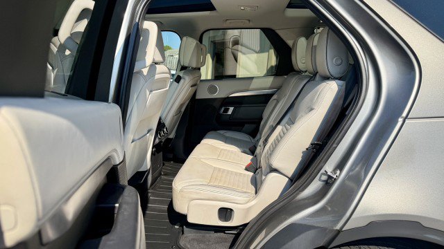Used 2017 Land Rover Discovery First Edition AWD/4WD image 6