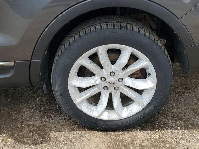 Used 2015 Ford Explorer XLT w/ Equipment Group 202B image 5