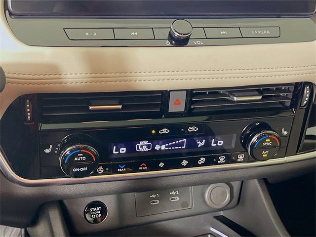 Used 2025 Nissan Rogue SL w/ Tech Package image 17