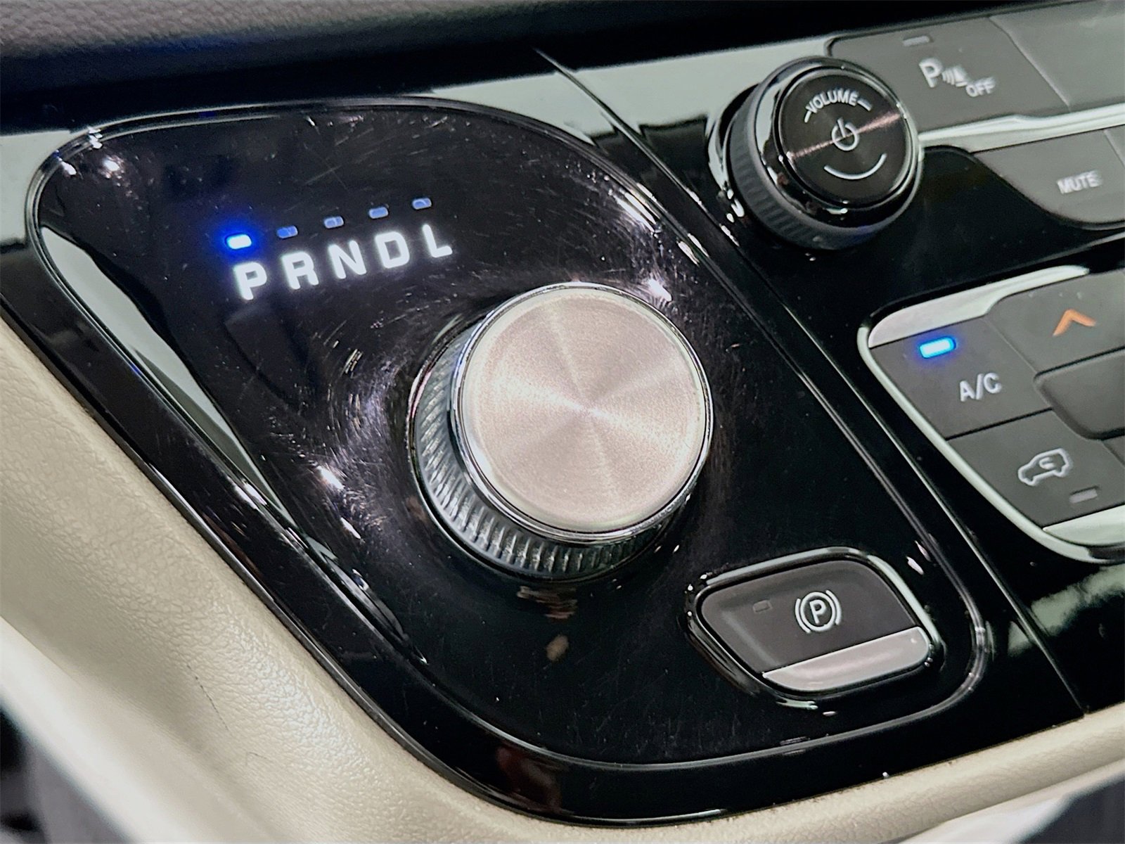 Used 2020 Chrysler Pacifica Touring image 16