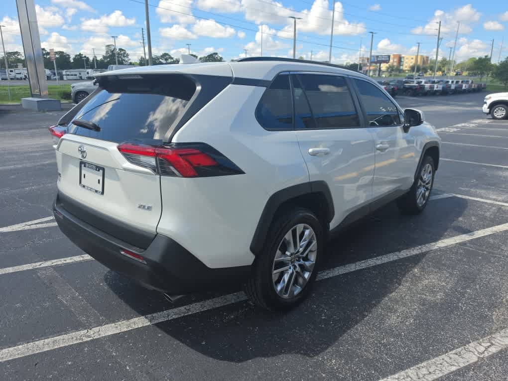 Used 2022 Toyota RAV4 XLE Premium FWD image 5