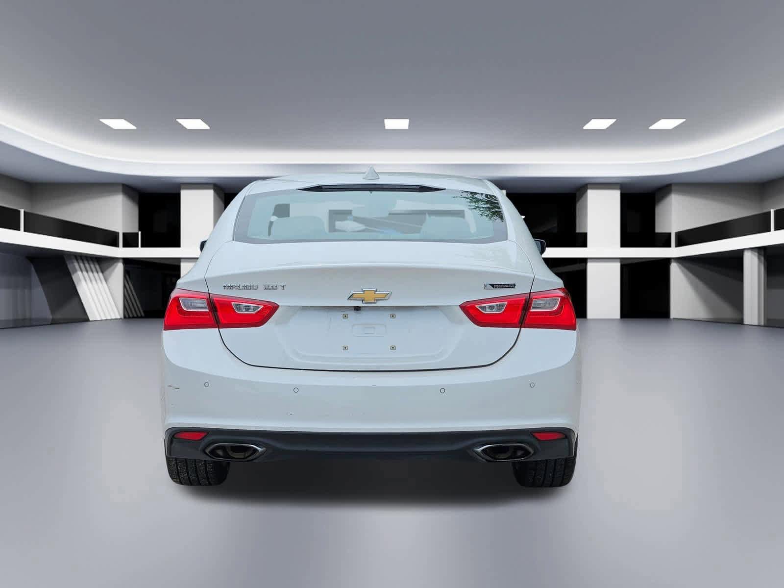 Used 2018 Chevrolet Malibu Premier w/ Driver Confidence Package FWD image 4