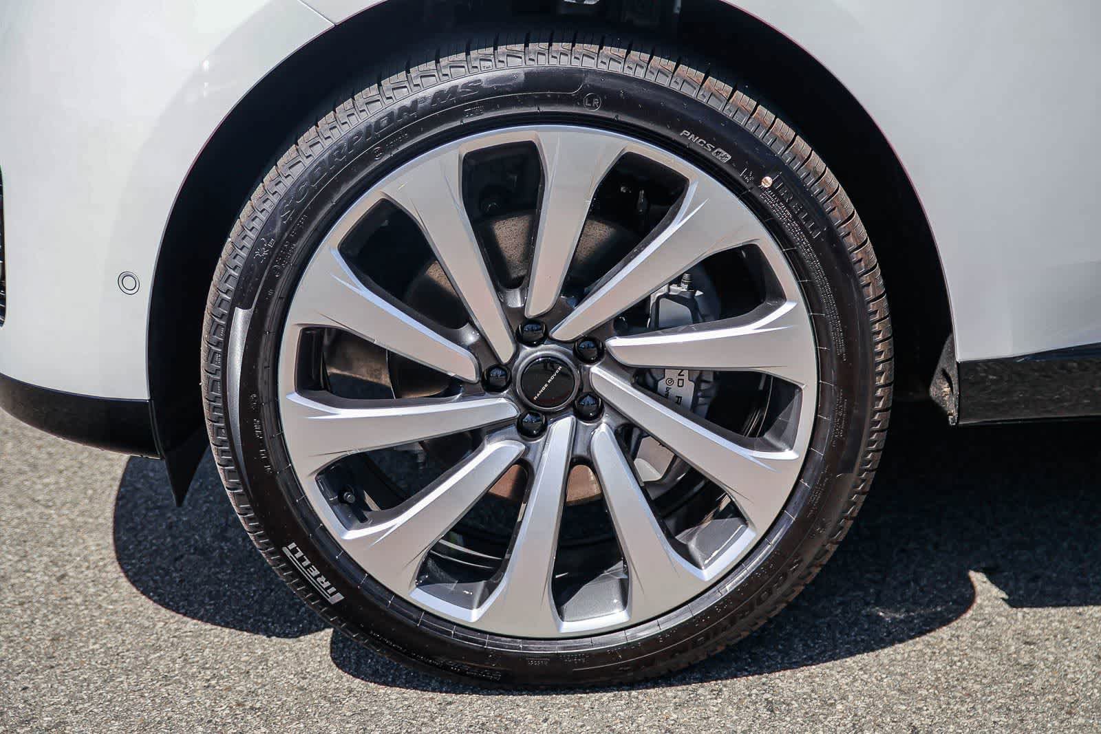 New 2026 Land Rover Range Rover Long Wheelbase SE image 9