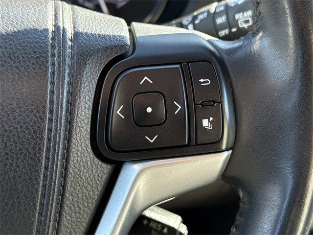 Used 2015 Toyota Highlander Limited image 24