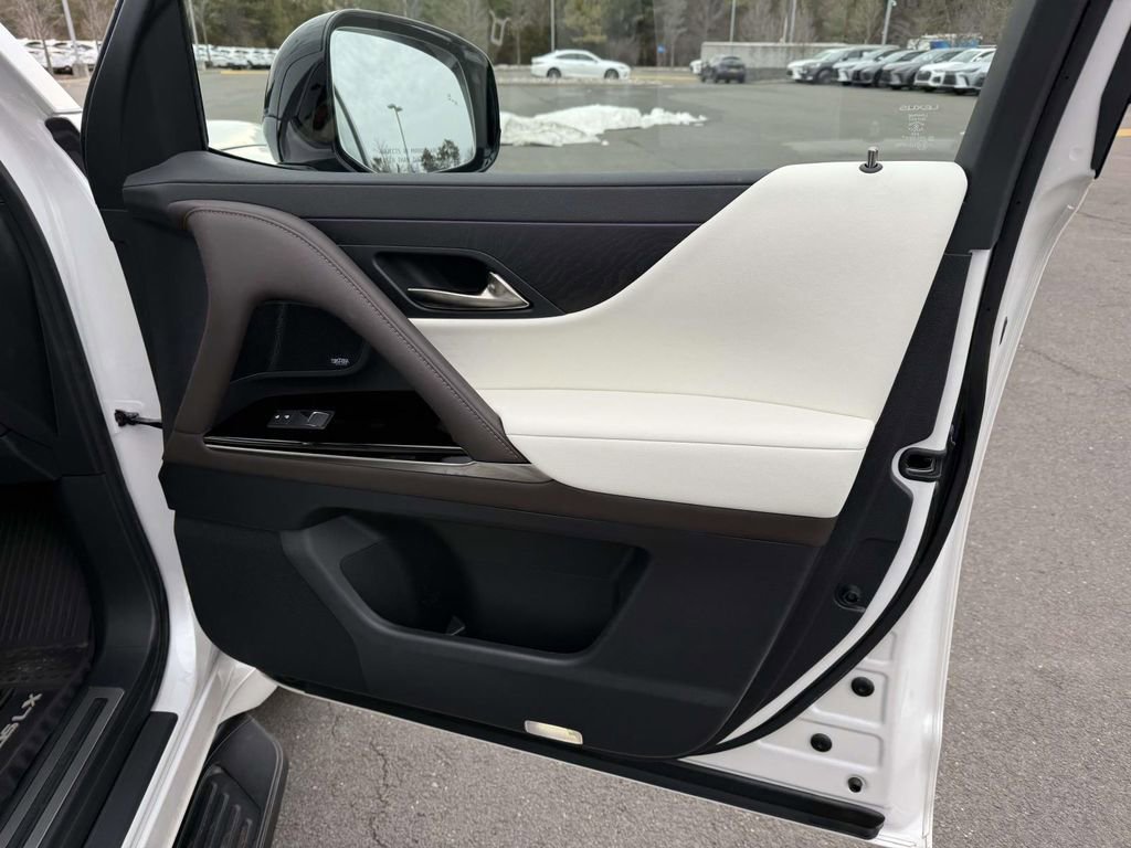 Used 2024 Lexus LX 600 4WD w/ Appearance Package image 16