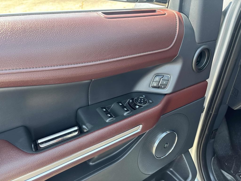 Used 2023 Ford Expedition Limited AWD/4WD image 10