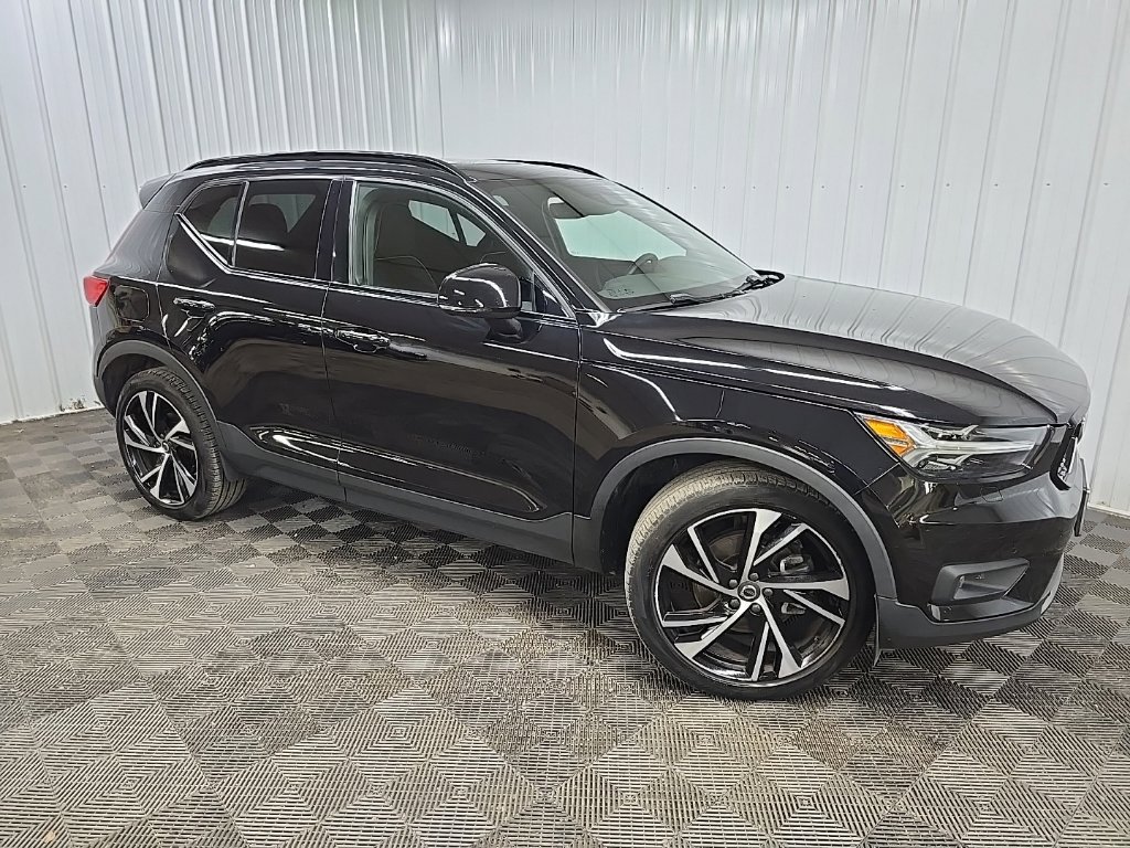 Used 2022 Volvo XC40 T5 R-Design w/ Climate Package