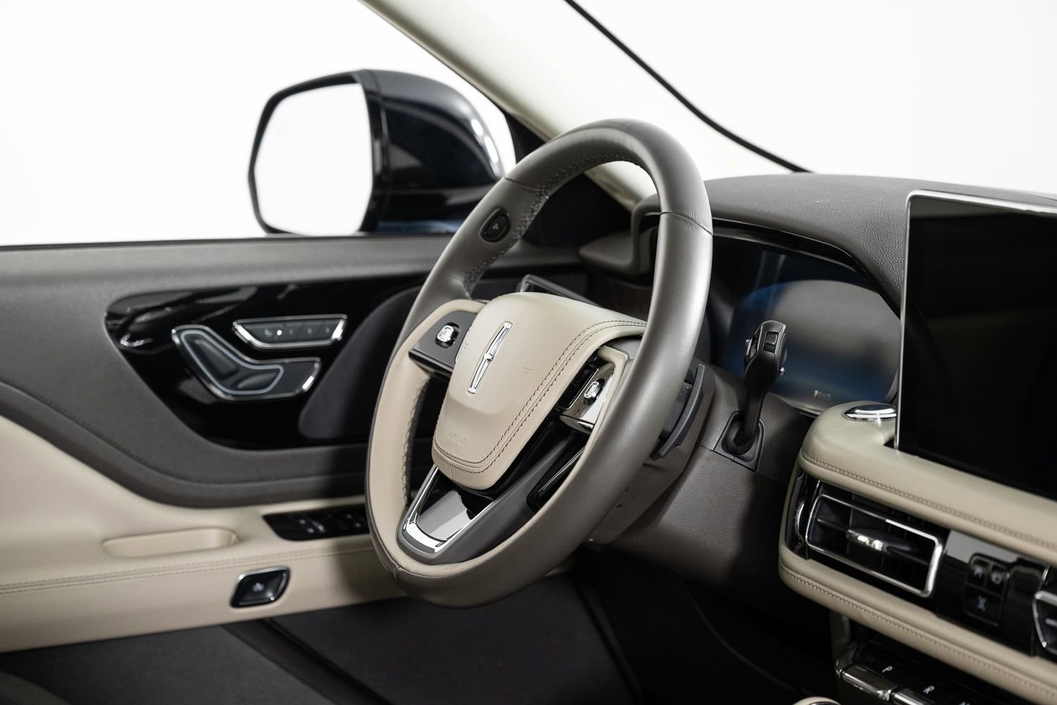 Used 2021 Lincoln Aviator Reserve w/ Class IV Trailer Tow Package image 27