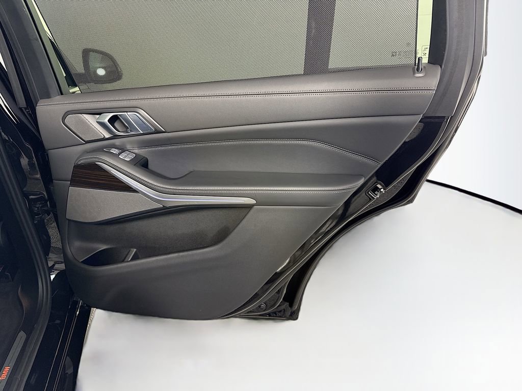 Used 2023 BMW X7 xDrive40i AWD/4WD image 29