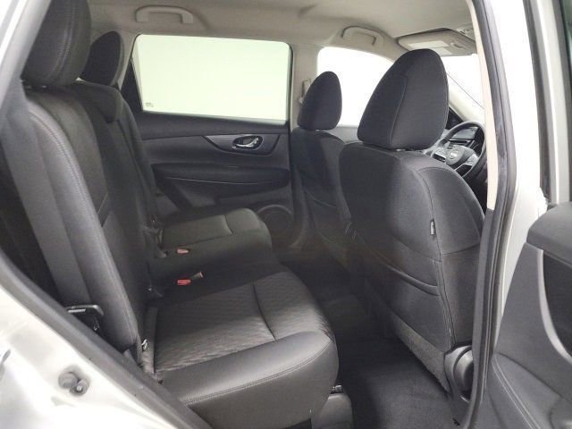 Used 2020 Nissan Rogue SV image 16