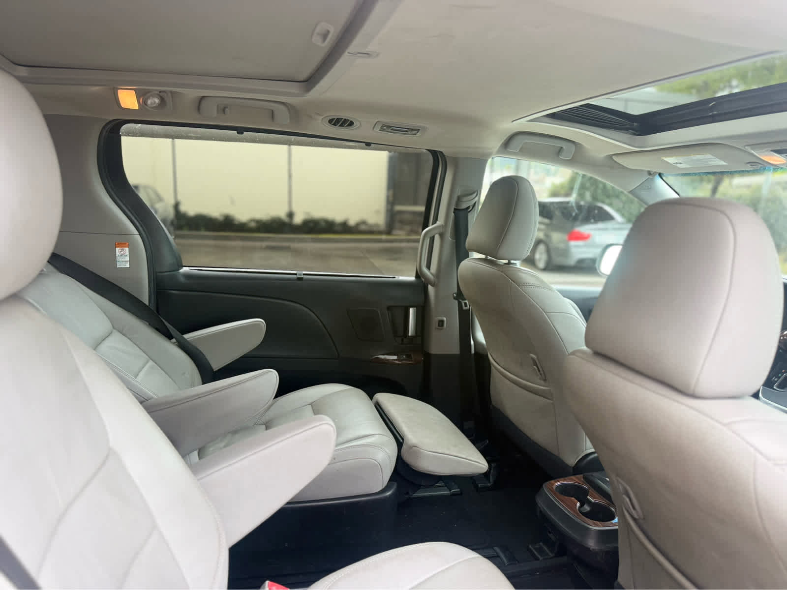 Used 2016 Toyota Sienna Limited image 7