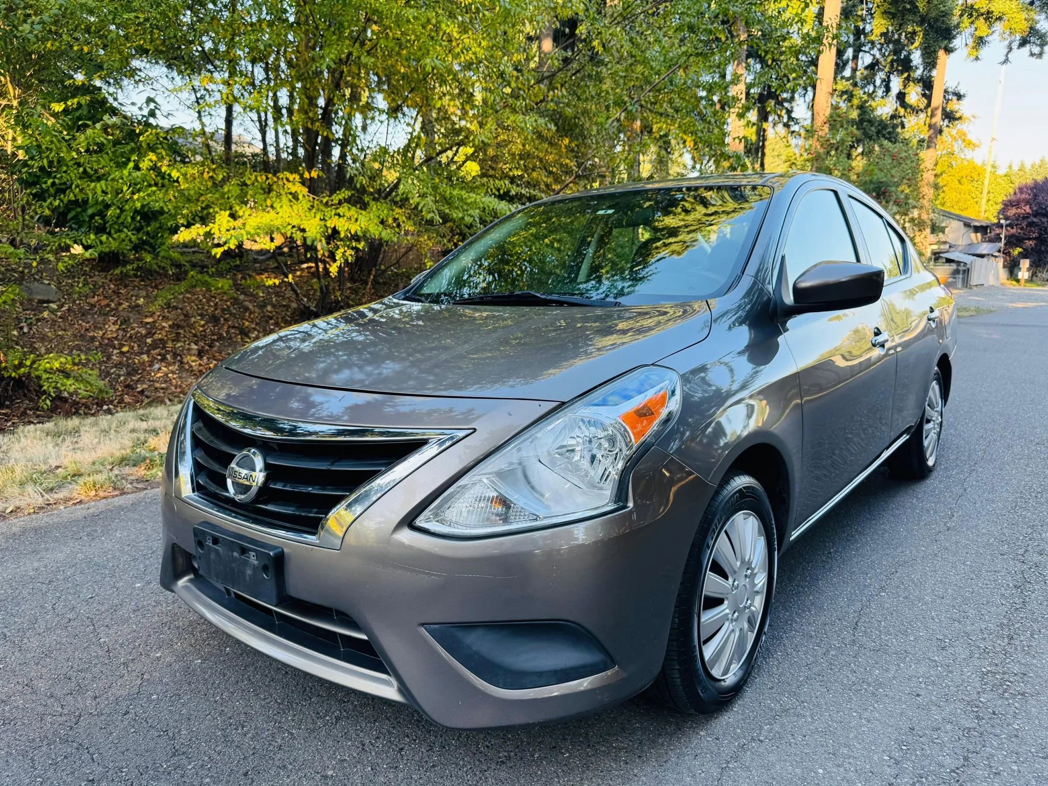 Used 2015 Nissan Versa SV image 1