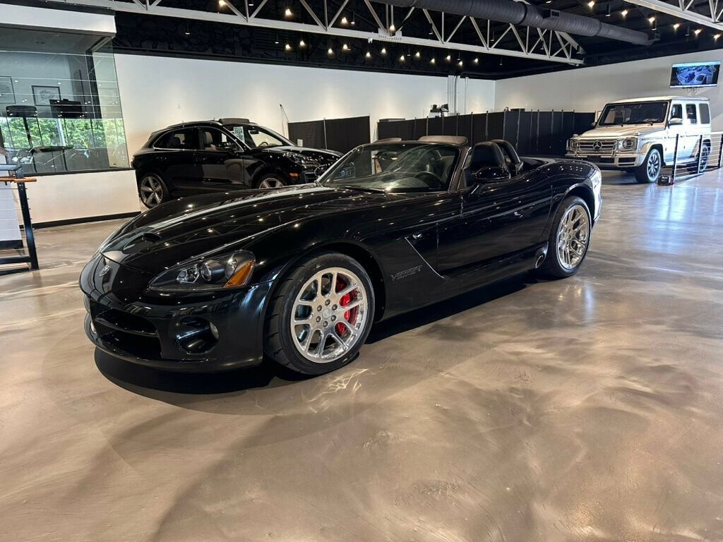 Used 2004 Dodge Viper SRT-10 image 2