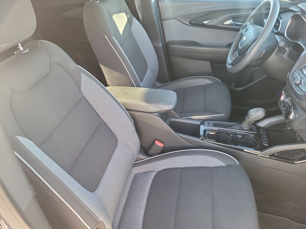 Used 2023 Chevrolet TrailBlazer LT AWD/4WD image 32