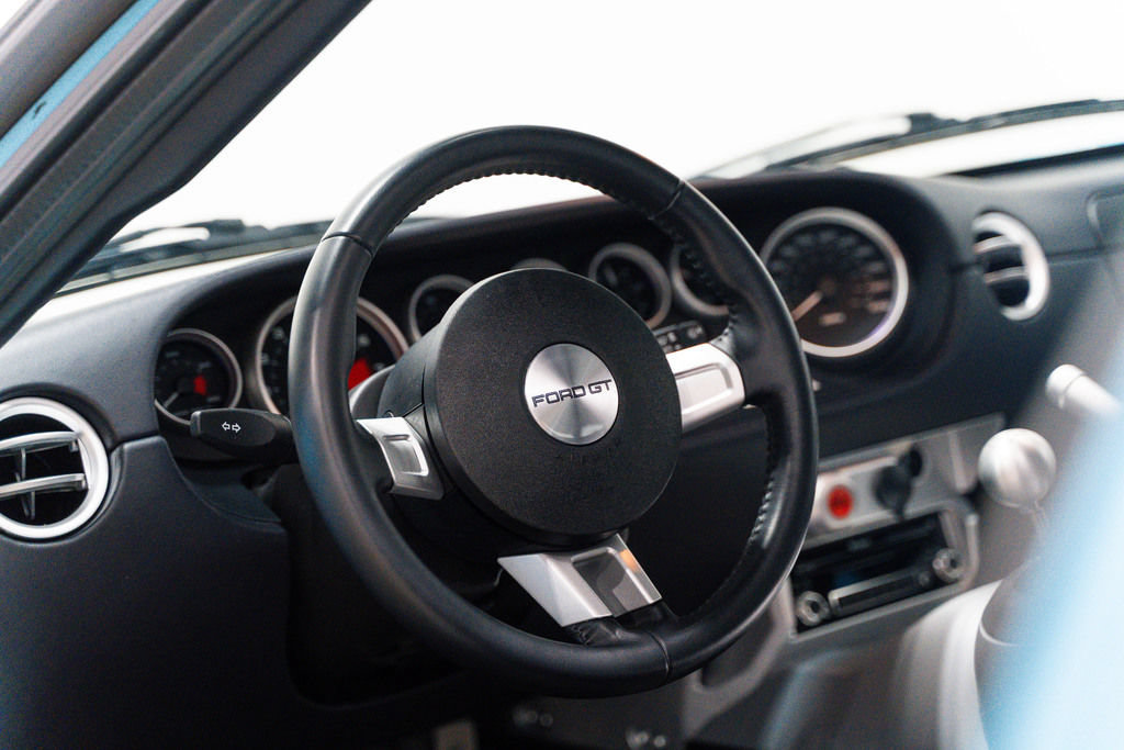 Used 2006 Ford GT RWD image 4