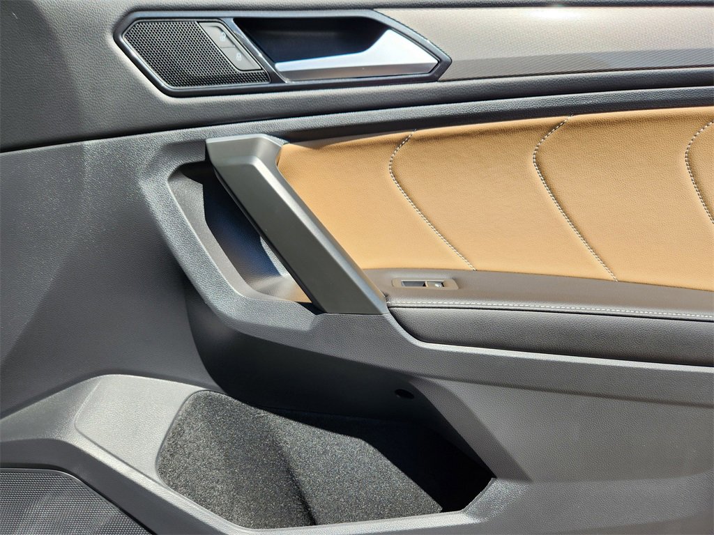 Used 2024 Volkswagen Tiguan SE image 19