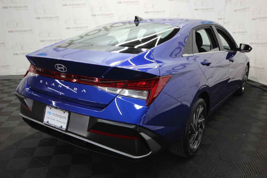 Used 2025 Hyundai Elantra SEL FWD image 6
