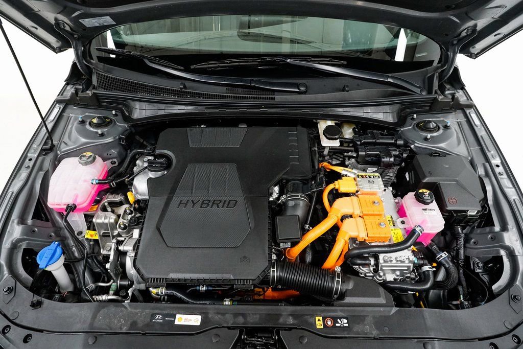 Used 2025 Hyundai Elantra SEL image 3