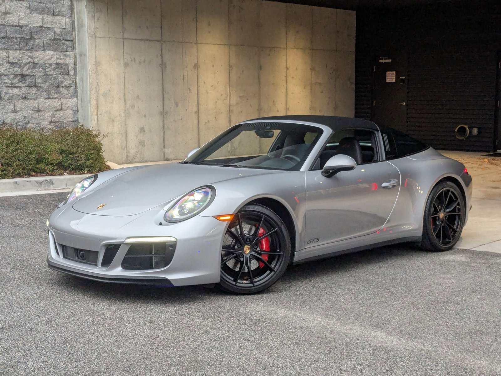 Used 2018 Porsche 911 Targa 4 GTS image 1