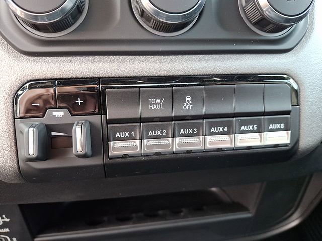 Used 2024 RAM 2500 Tradesman w/ Chrome Appearance Group image 23