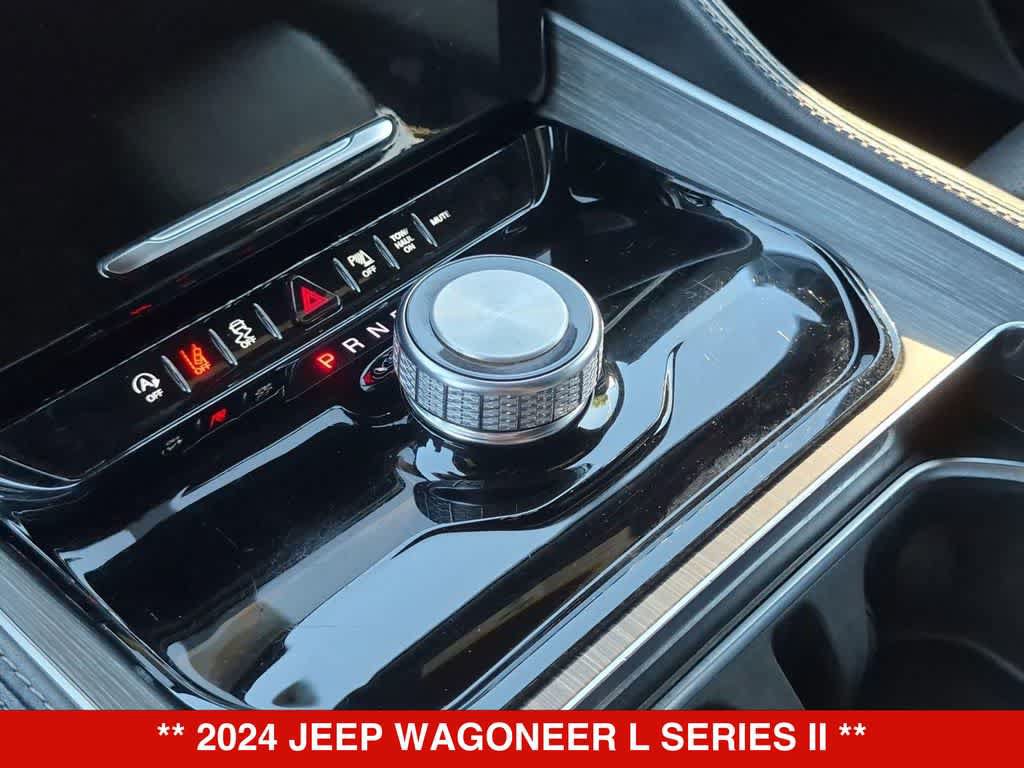 Used 2024 Jeep Wagoneer L Series II RWD image 32