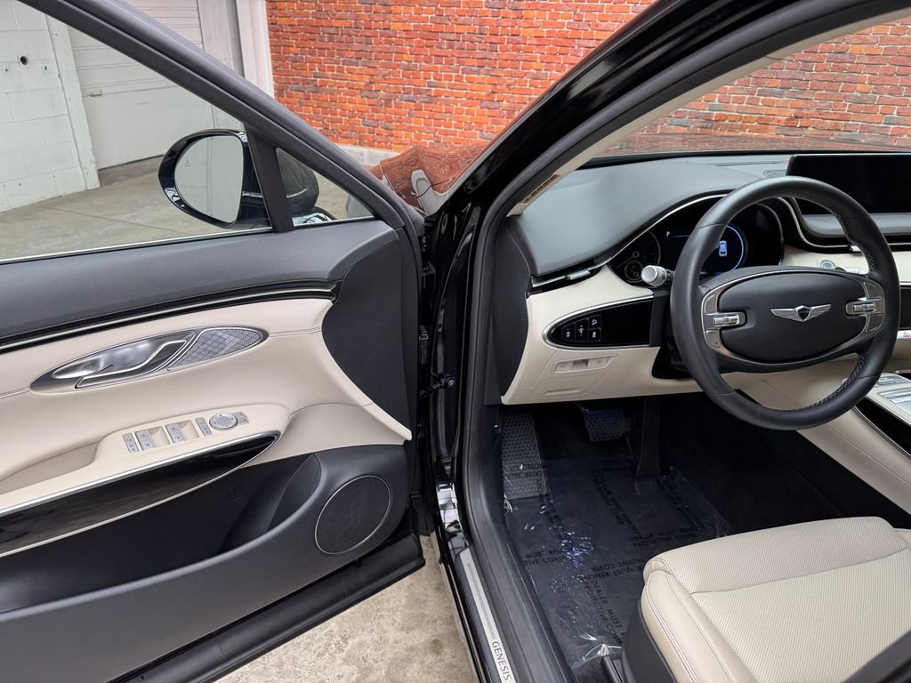 Used 2025 Genesis GV70 2.5T AWD/4WD image 9